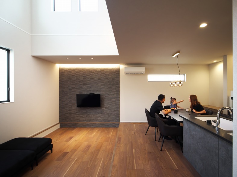 子供と過ごせる屋上テラスのある家