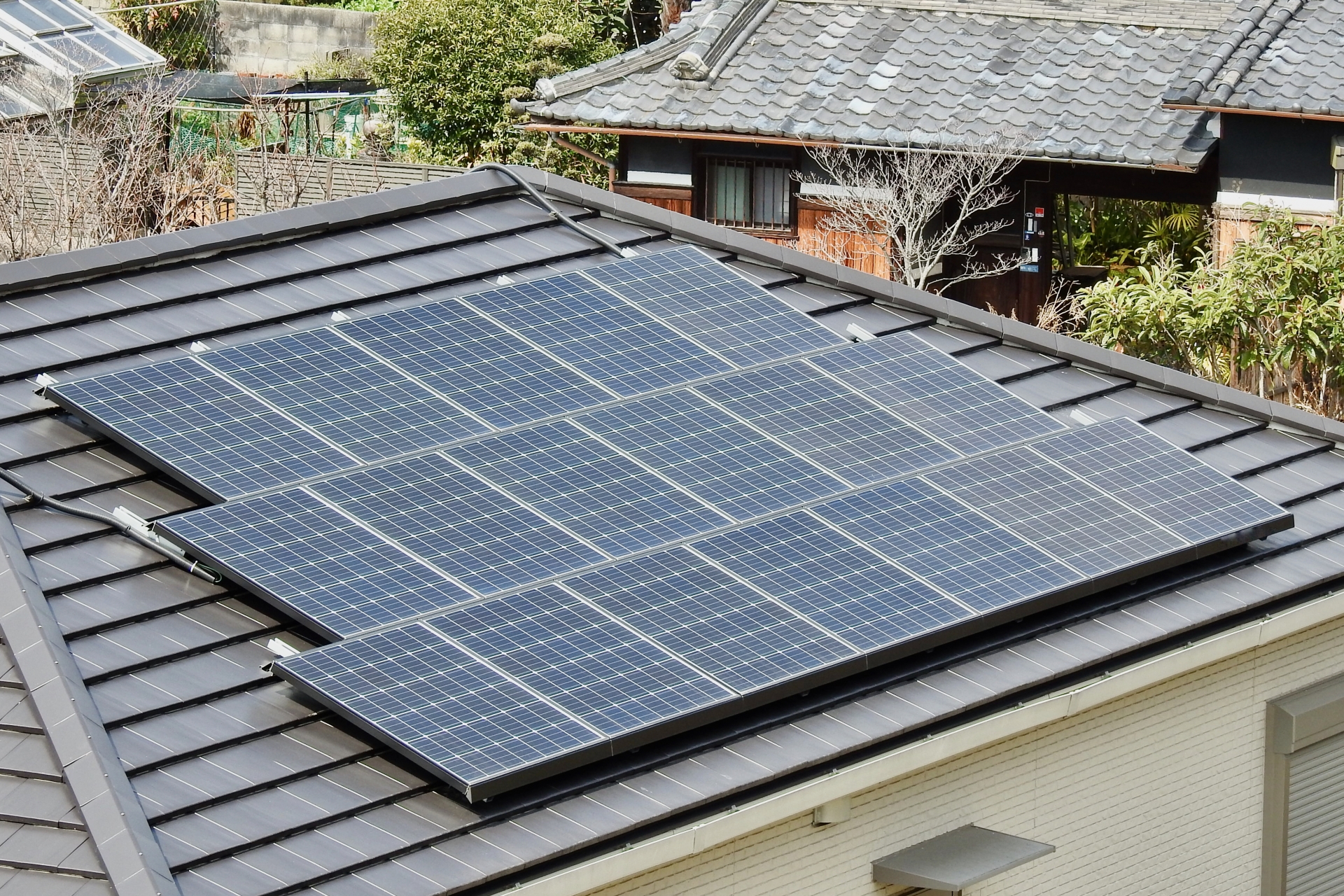新築の太陽光で後悔したくない人必見！建築士が教える失敗理由と雨漏り対策徹底解説