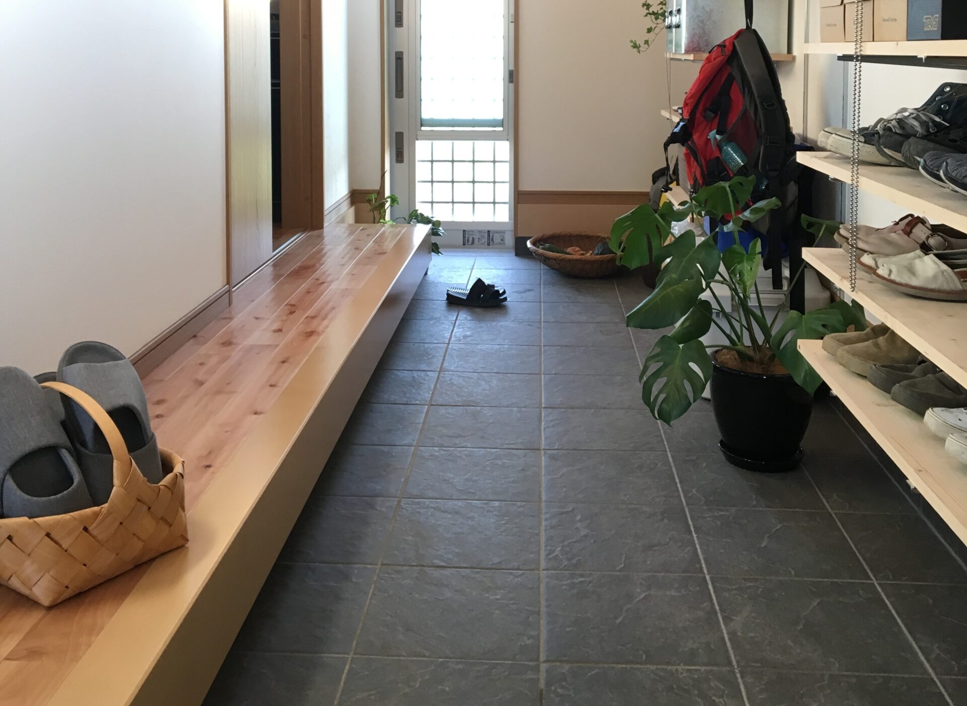 土間のある家で後悔しないために！寒さと汚れを防ぐ注文住宅の間取りと実例